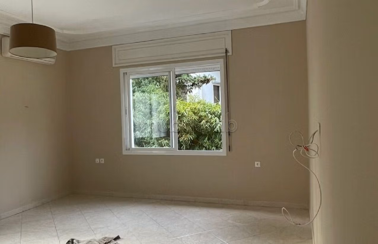 فيلا رائعة للايجار بطنجة. 3 غرف ممتازة. حديقة وشرفة