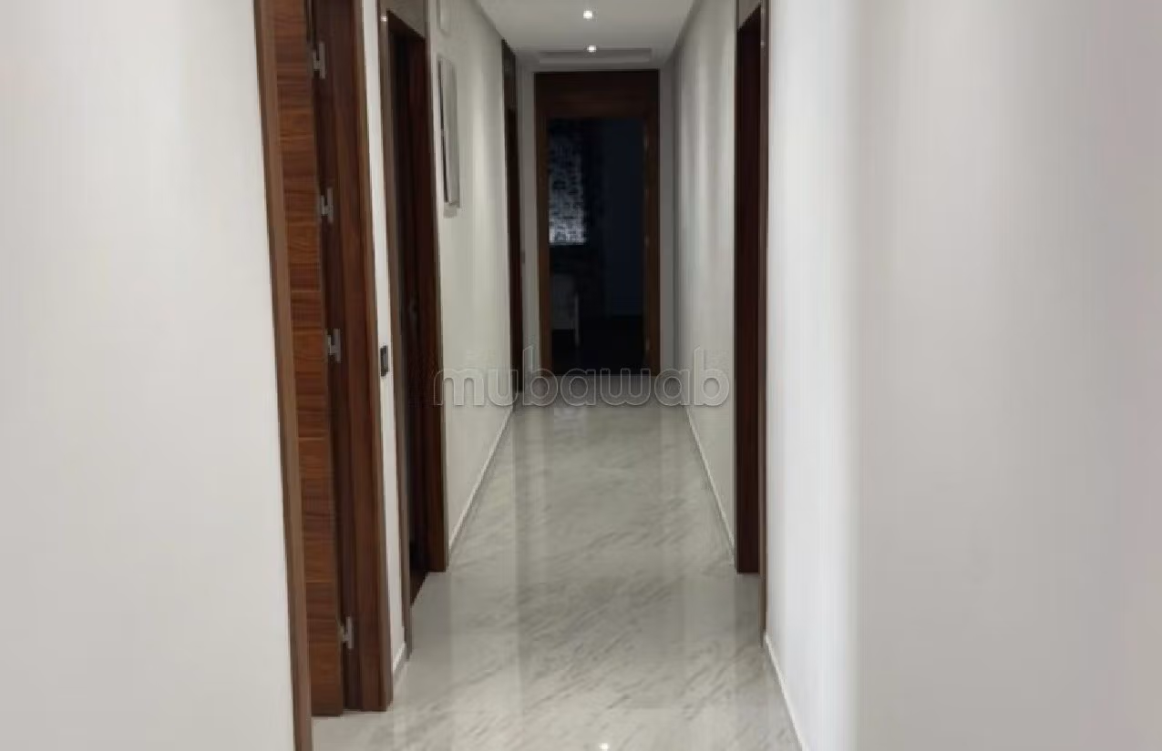 Find an apartment for rent in Centre. Total area 160 m². Cellar