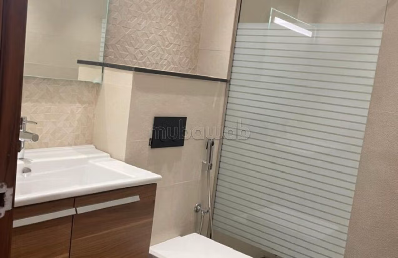 Find an apartment for rent in Centre. Total area 160 m². Cellar