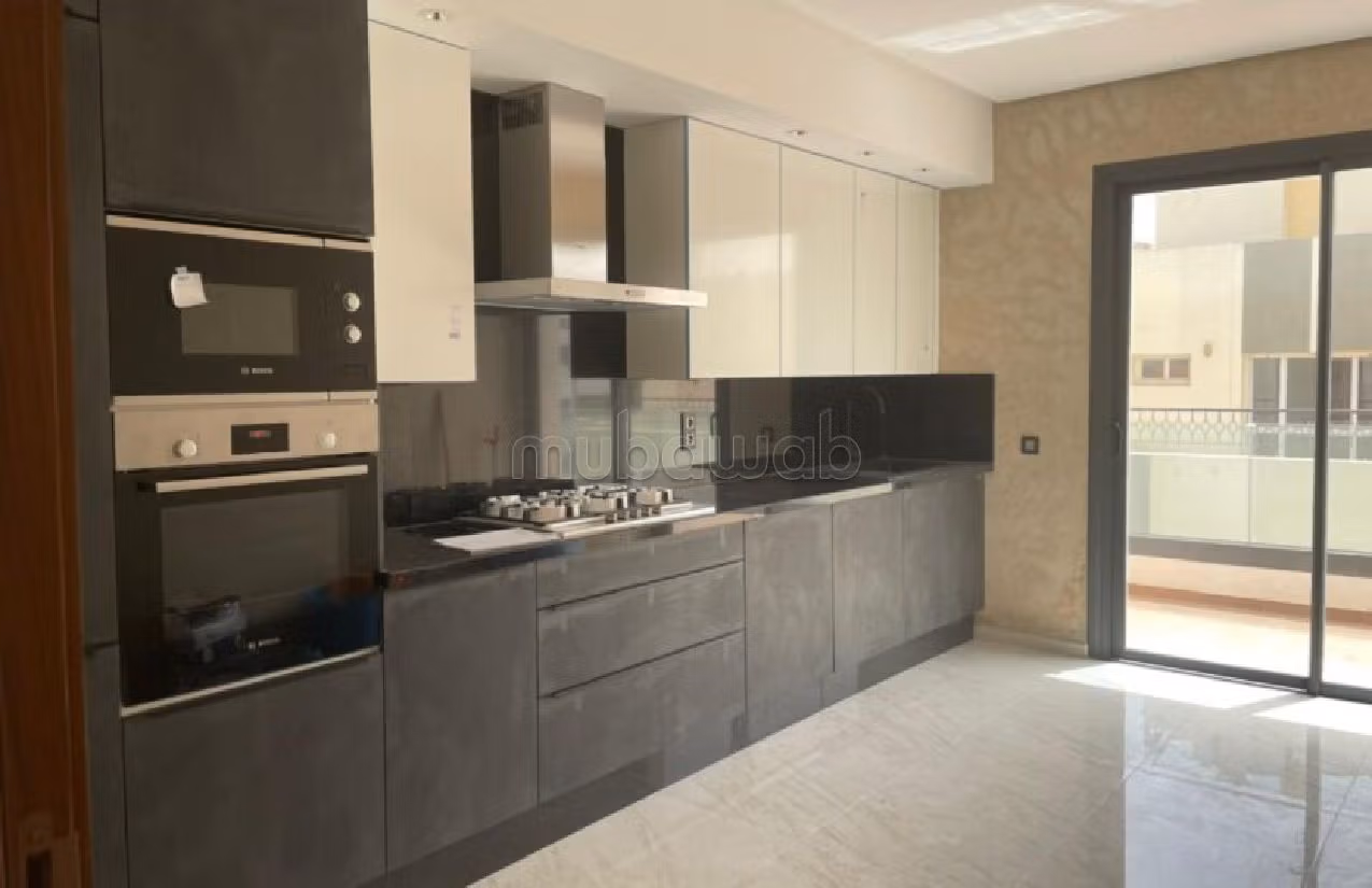 Find an apartment for rent in Centre. Total area 160 m². Cellar