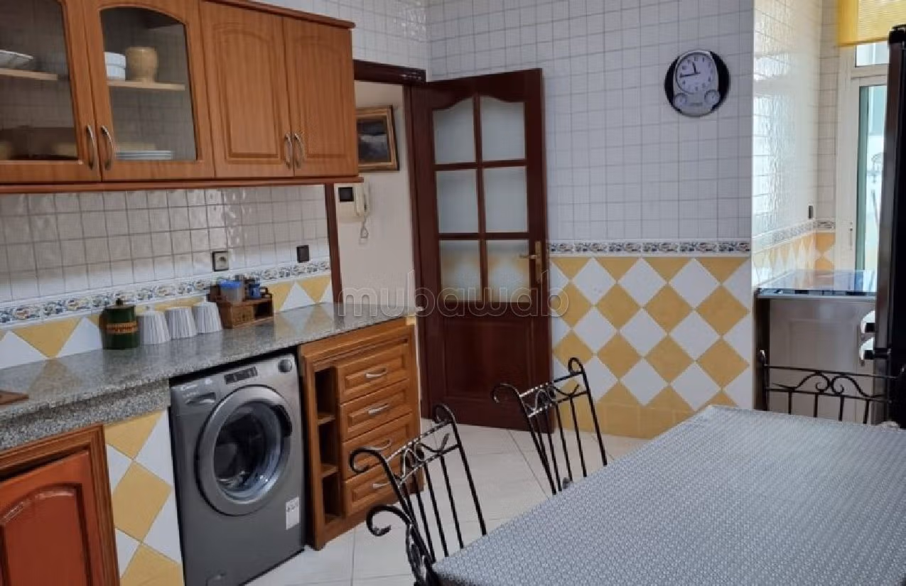 Apartment for rent. Area of 200 m². Parking spaces and terrace