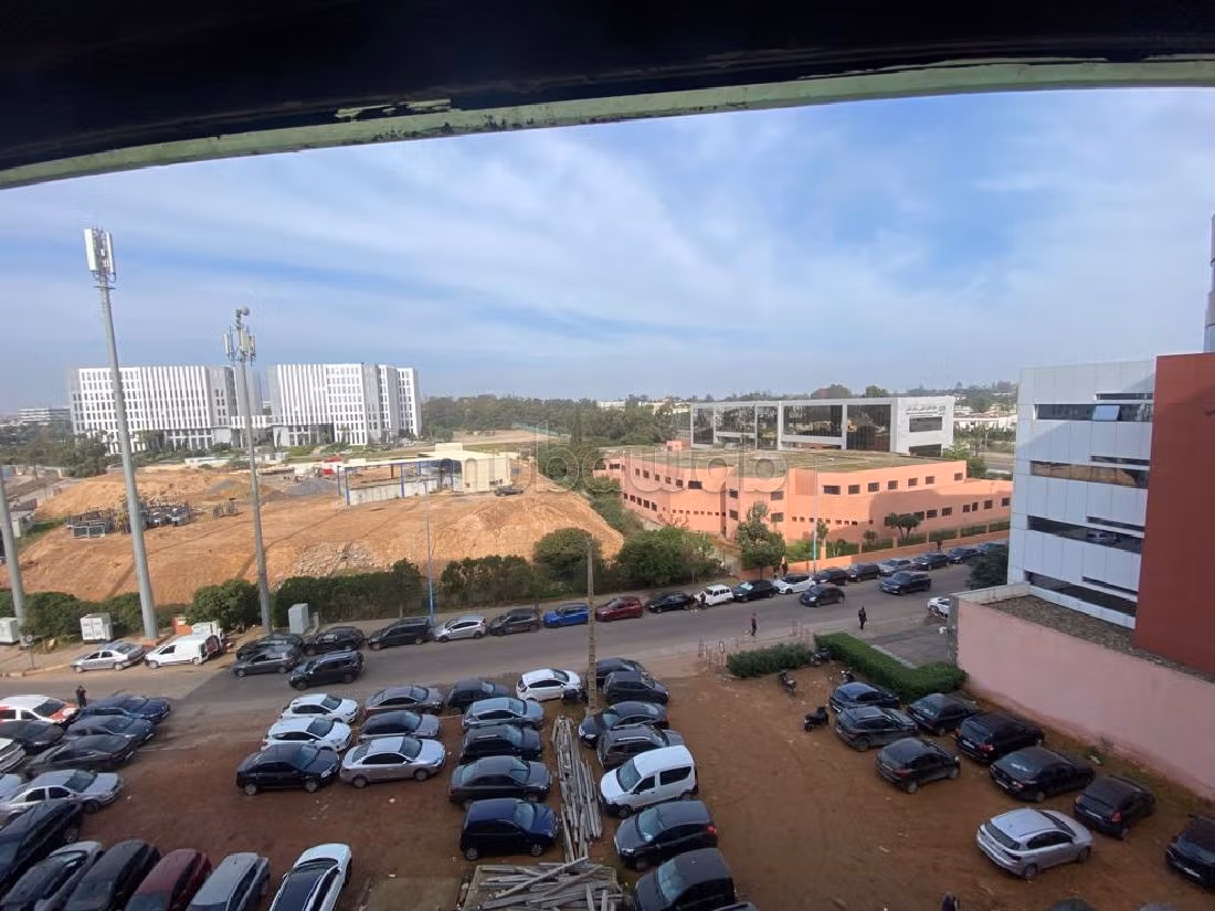 Vendita ufficio a Sidi Maarouf. Superficie di 169 m². Sistema di sicurezza. 