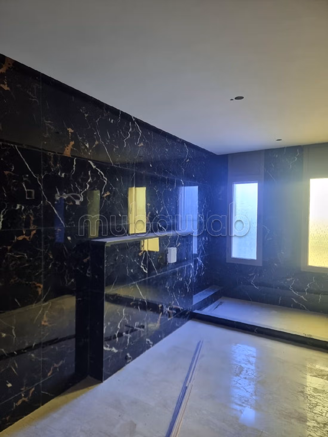 مزرعة رائعة للبيع ب المدخل الجنوبي. المساحة الإجمالية 10000 م². إقامة مراقبة 24/24