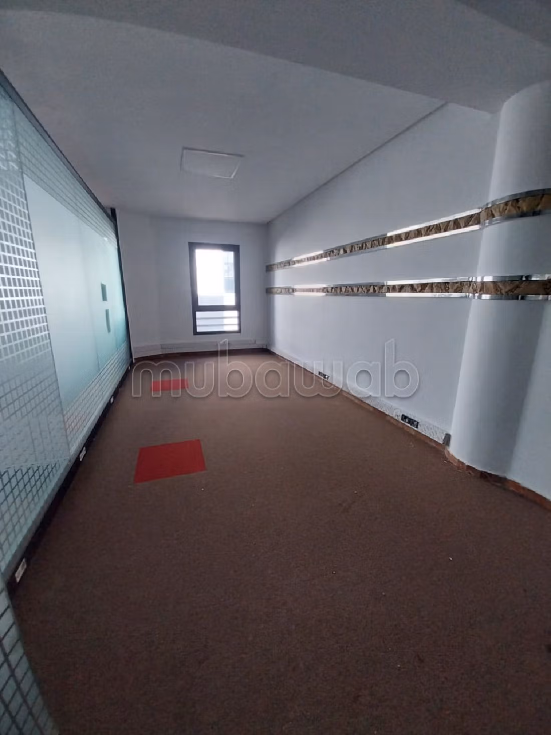 Oficinas en alquiler en Sidi Maarouf. Área total 640 m². Doble acristalamiento, aire condicionado central. 
