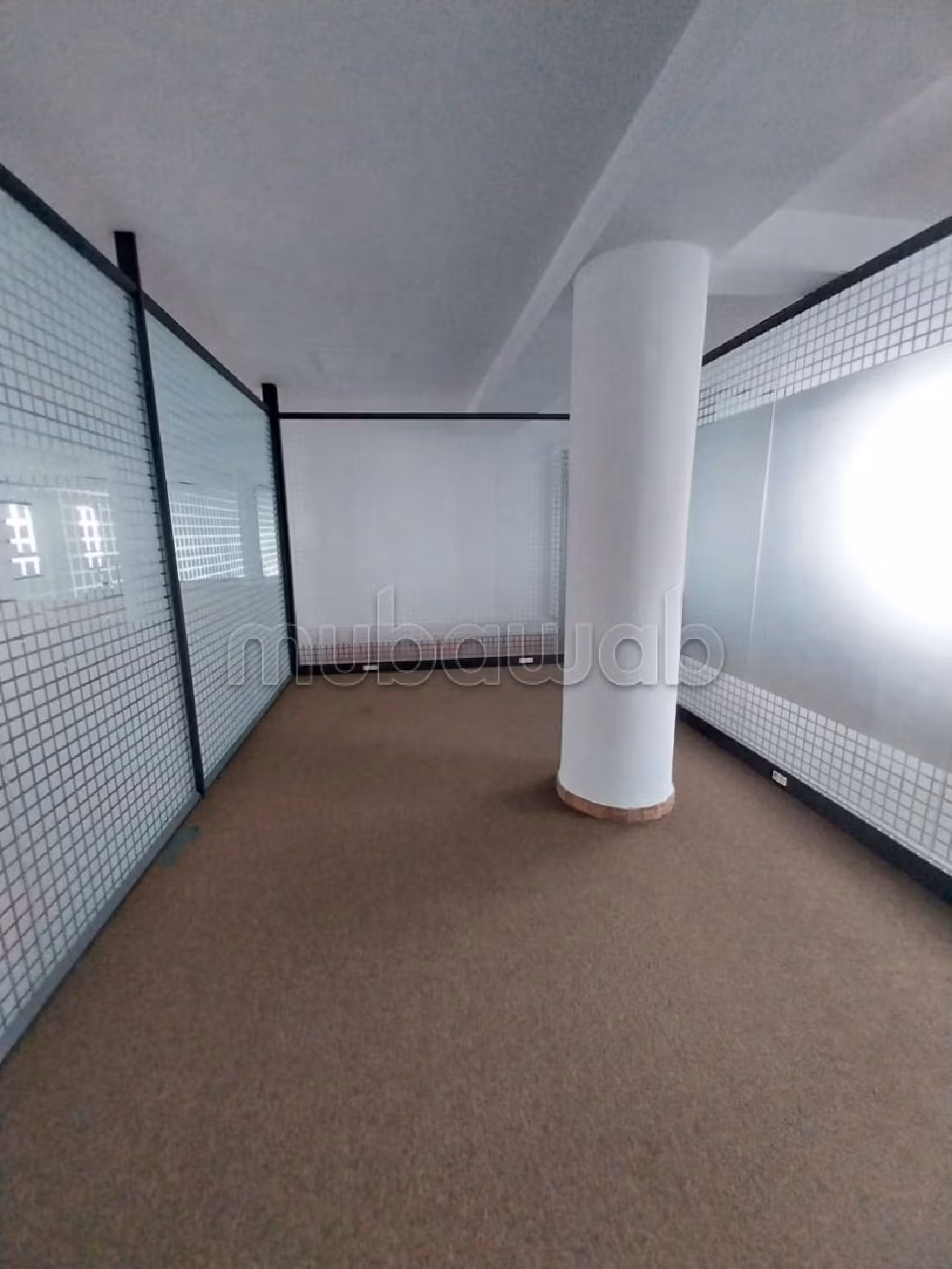 Oficinas en alquiler en Sidi Maarouf. Área total 640 m². Doble acristalamiento, aire condicionado central. 