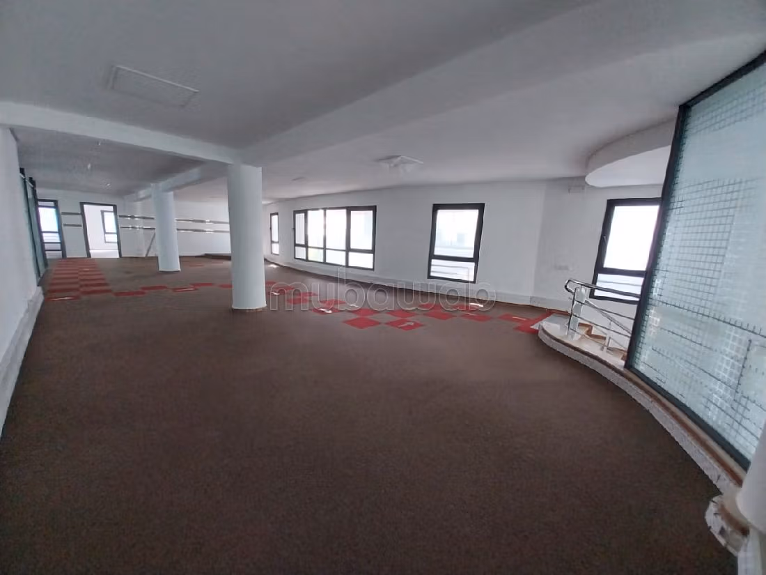 Oficinas en alquiler en Sidi Maarouf. Área total 640 m². Doble acristalamiento, aire condicionado central. 