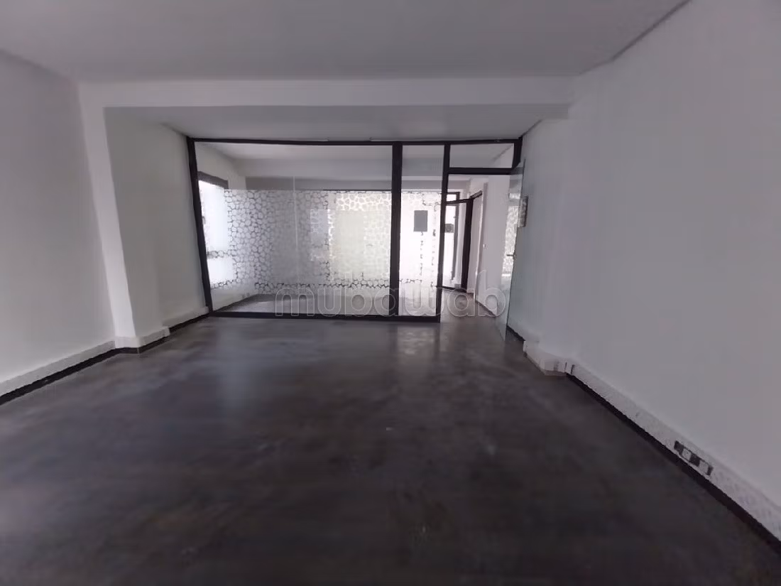 Oficinas en alquiler en Sidi Maarouf. Área total 640 m². Doble acristalamiento, aire condicionado central. 