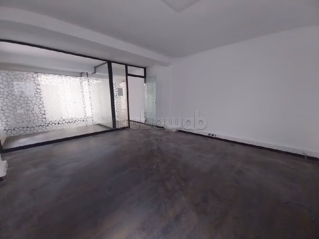 Oficinas en alquiler en Sidi Maarouf. Área total 640 m². Doble acristalamiento, aire condicionado central. 