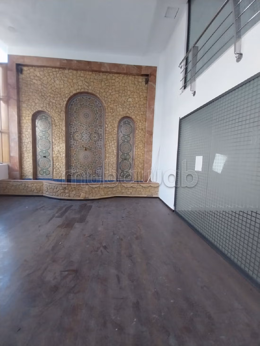 Oficinas en alquiler en Sidi Maarouf. Área total 640 m². Doble acristalamiento, aire condicionado central. 