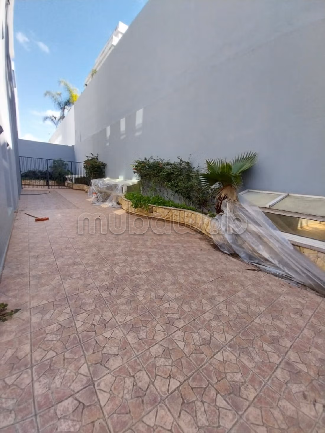 Oficinas en alquiler en Sidi Maarouf. Área total 640 m². Doble acristalamiento, aire condicionado central. 