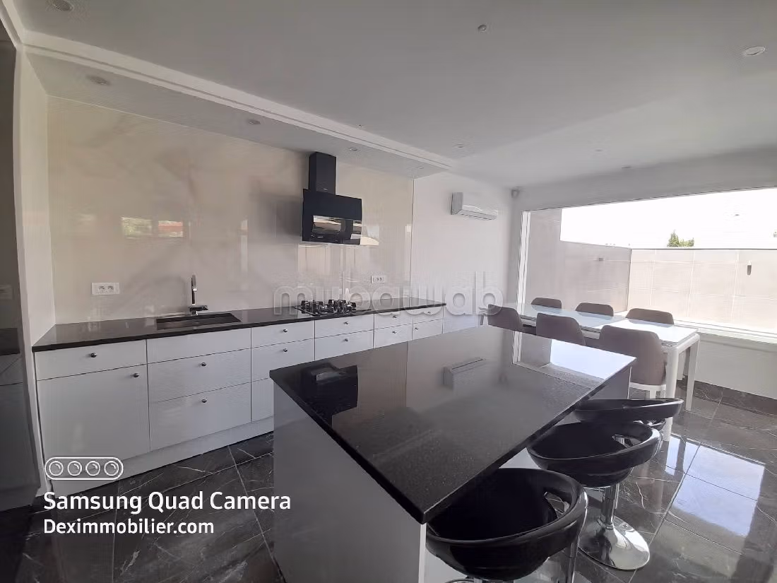 Luxury villas & houses for rent in Hammamet Sud. 6 large rooms. Cellar, Large terrace. 