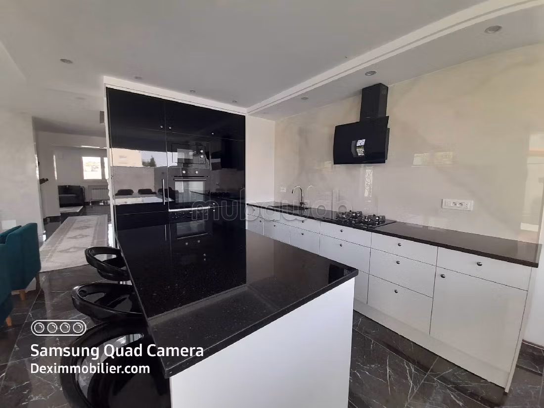 Luxury villas & houses for rent in Hammamet Sud. 6 large rooms. Cellar, Large terrace. 