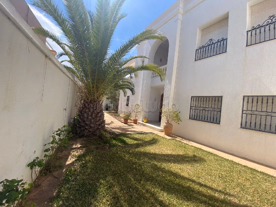 Luxury villas & houses for rent in Yasmine Hammamet. Large area 500 m². Double glazing, Robust door