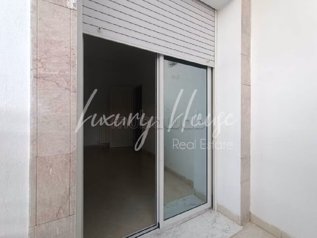 Rent your house in La Marsa. Surface area 480 m². Carpark, Balcony