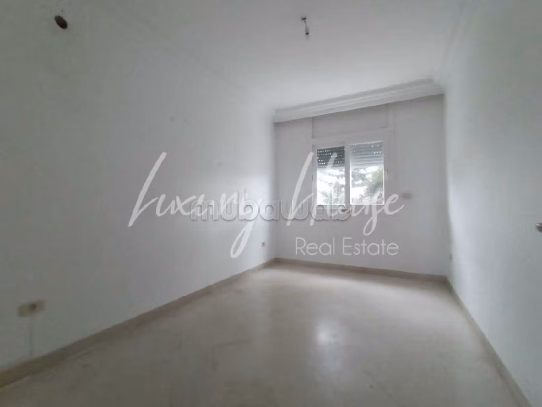 Rent your house in La Marsa. Surface area 480 m². Carpark, Balcony