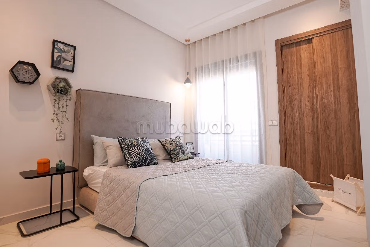 شقة جميلة للبيع بعين السبع. المساحة الكلية 82 م². 