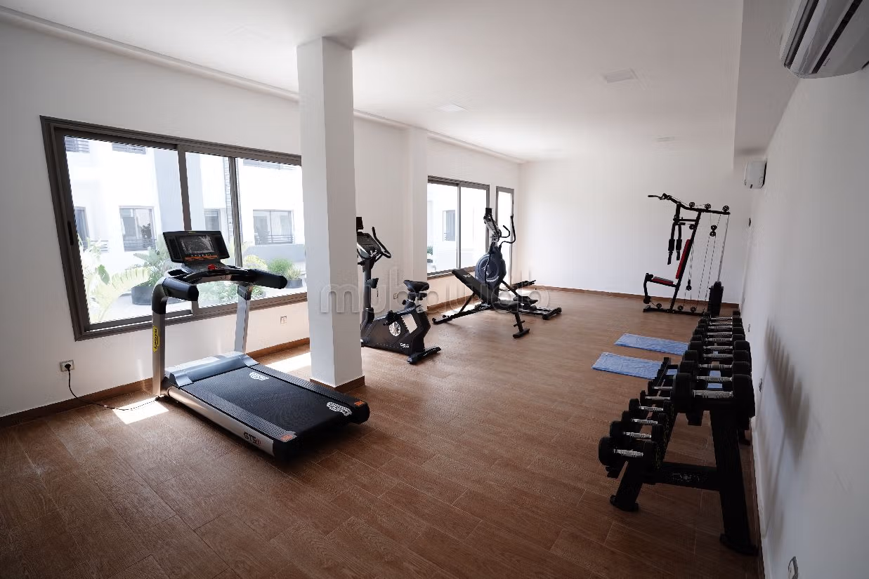 شقة جميلة للبيع بعين السبع. المساحة الكلية 82 م². 