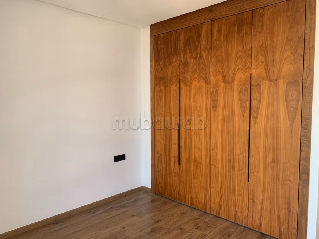 Eccezionale casa di lusso in affitto. Superficie totale 350 m². Piscina e servizio di concierge. 