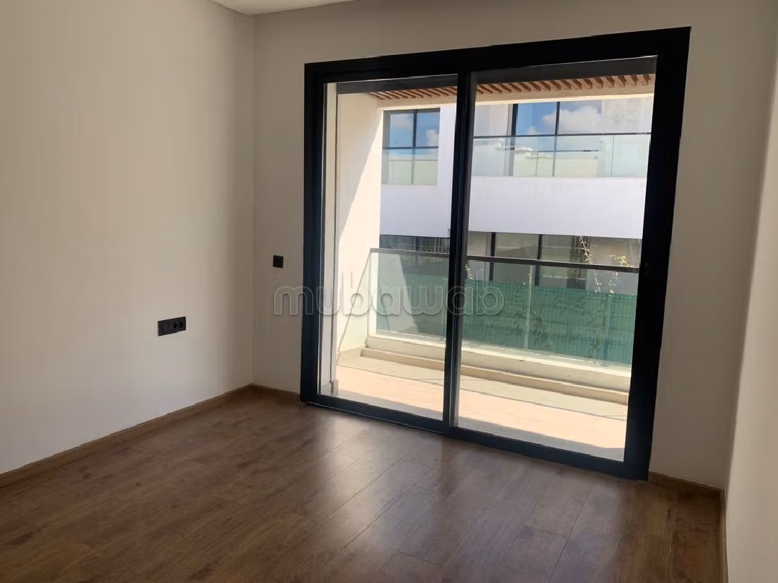 Eccezionale casa di lusso in affitto. Superficie totale 350 m². Piscina e servizio di concierge. 