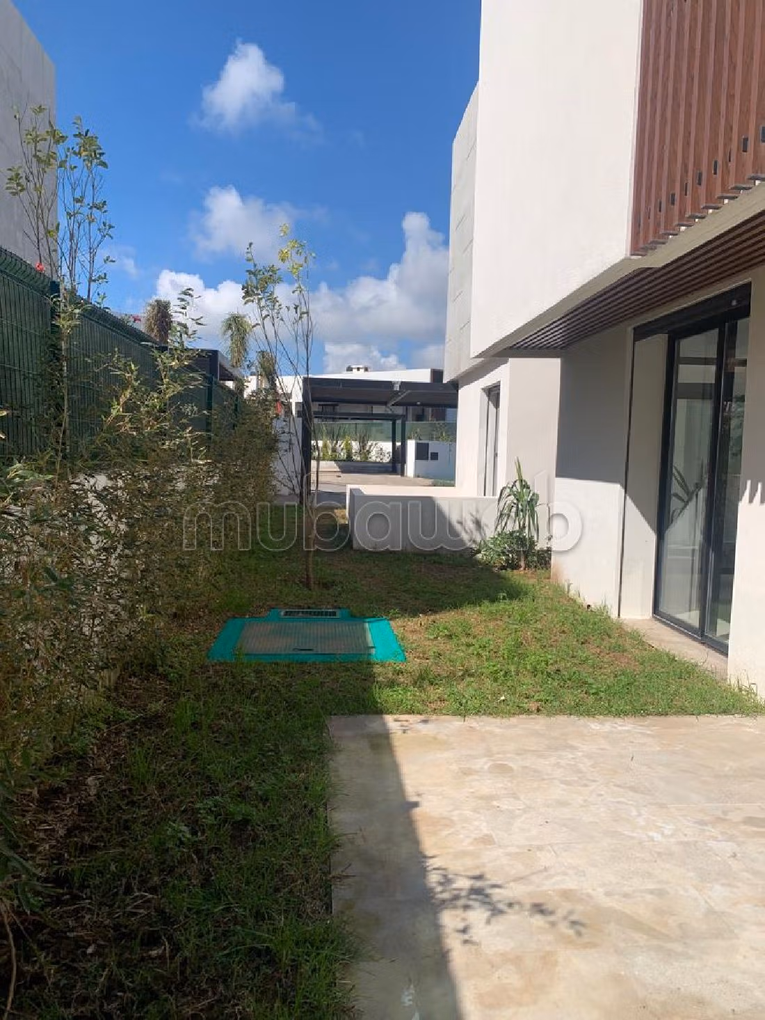 Eccezionale casa di lusso in affitto. Superficie totale 350 m². Piscina e servizio di concierge. 