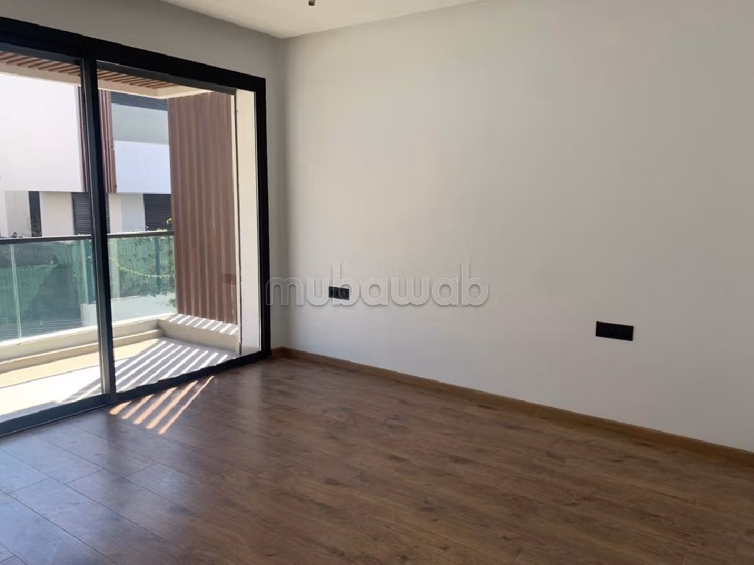Eccezionale casa di lusso in affitto. Superficie totale 350 m². Piscina e servizio di concierge. 