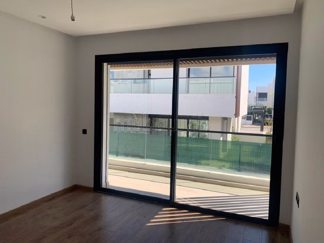 Eccezionale casa di lusso in affitto. Superficie totale 350 m². Piscina e servizio di concierge. 