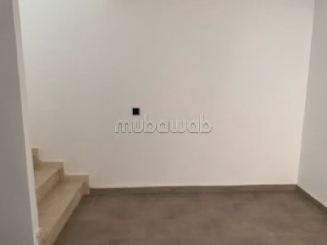 Eccezionale casa di lusso in affitto. Superficie totale 350 m². Piscina e servizio di concierge. 