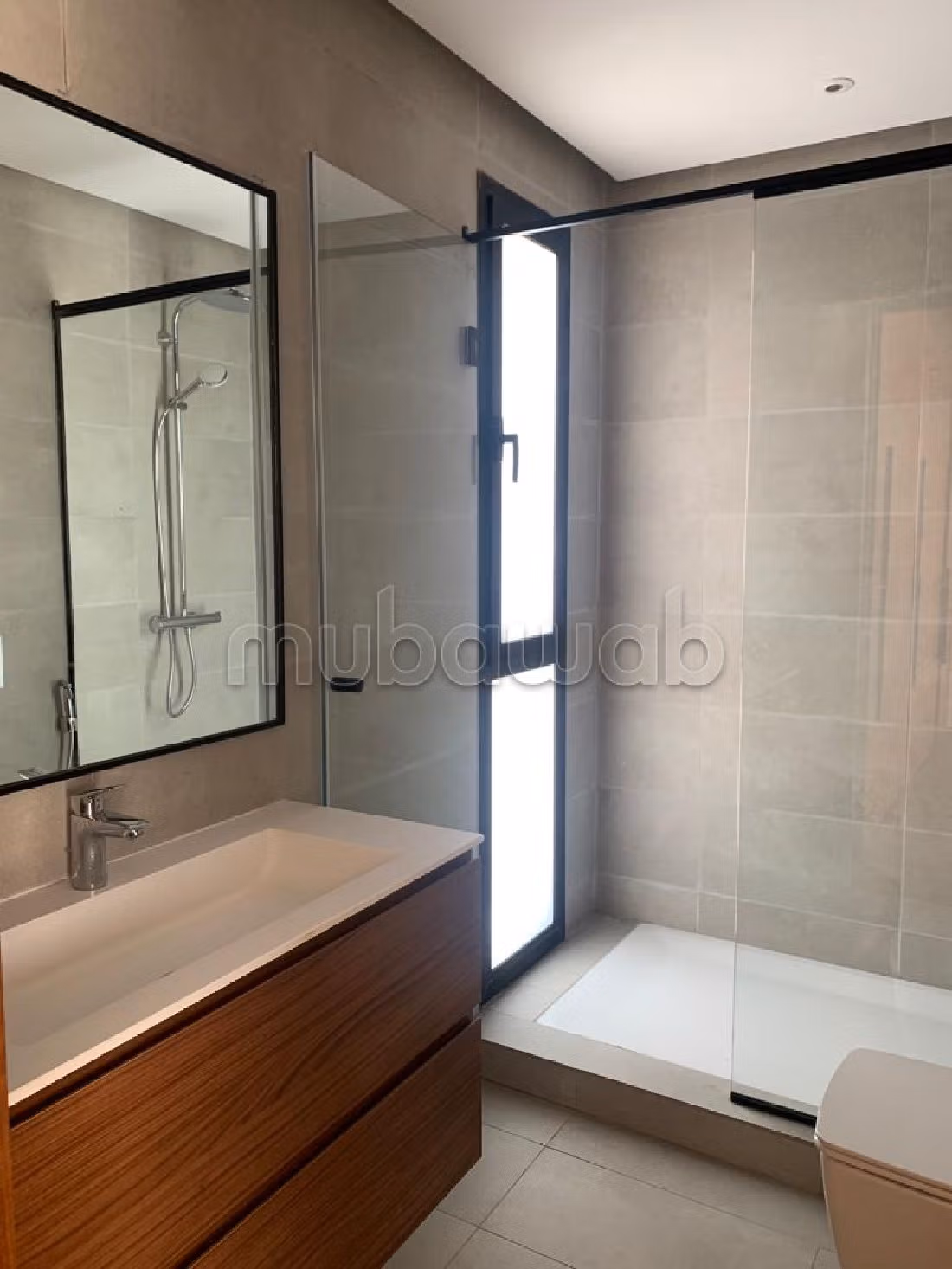 Eccezionale casa di lusso in affitto. Superficie totale 350 m². Piscina e servizio di concierge. 