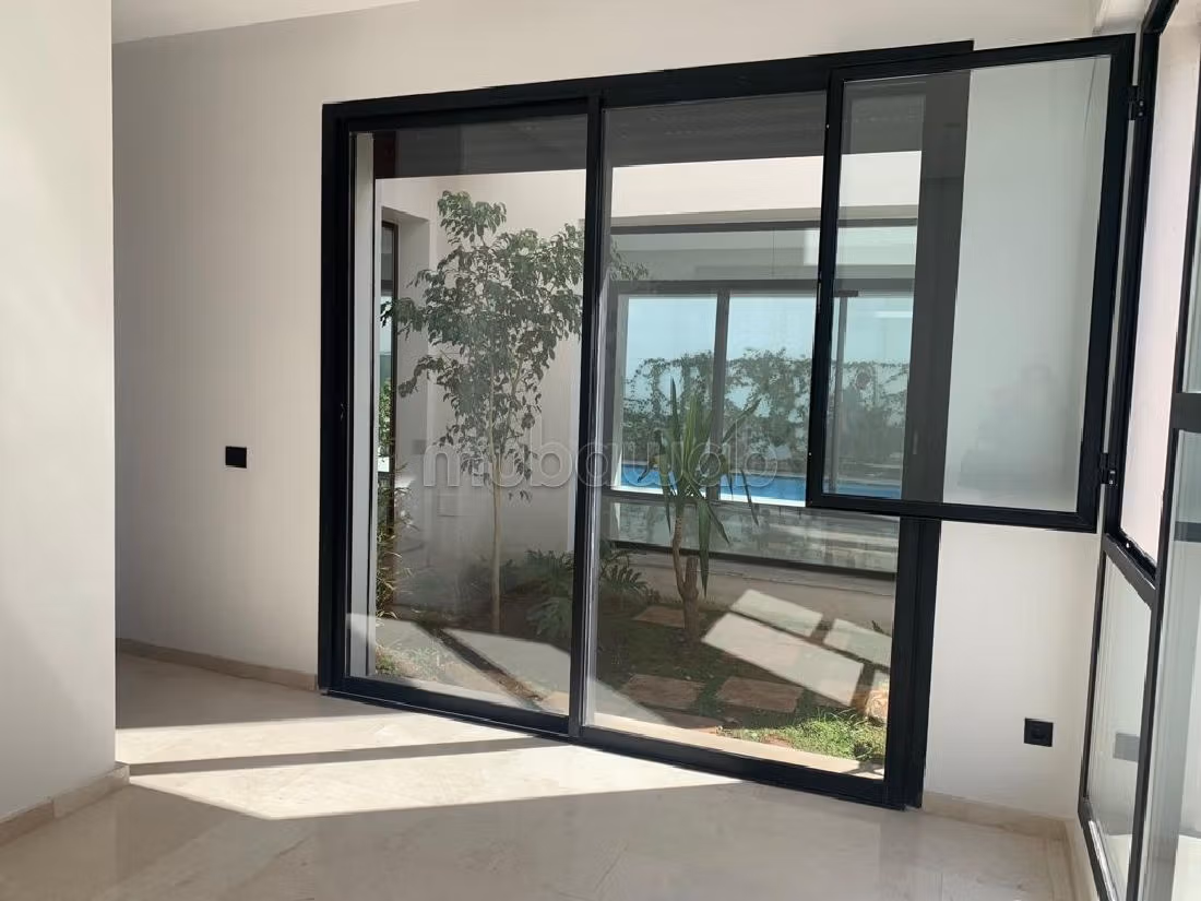 Eccezionale casa di lusso in affitto. Superficie totale 350 m². Piscina e servizio di concierge. 