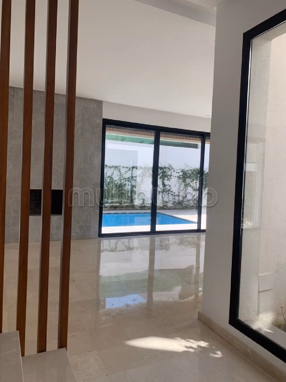 Eccezionale casa di lusso in affitto. Superficie totale 350 m². Piscina e servizio di concierge. 
