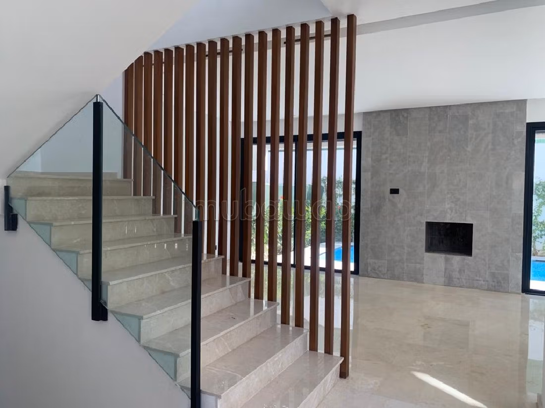 Eccezionale casa di lusso in affitto. Superficie totale 350 m². Piscina e servizio di concierge. 