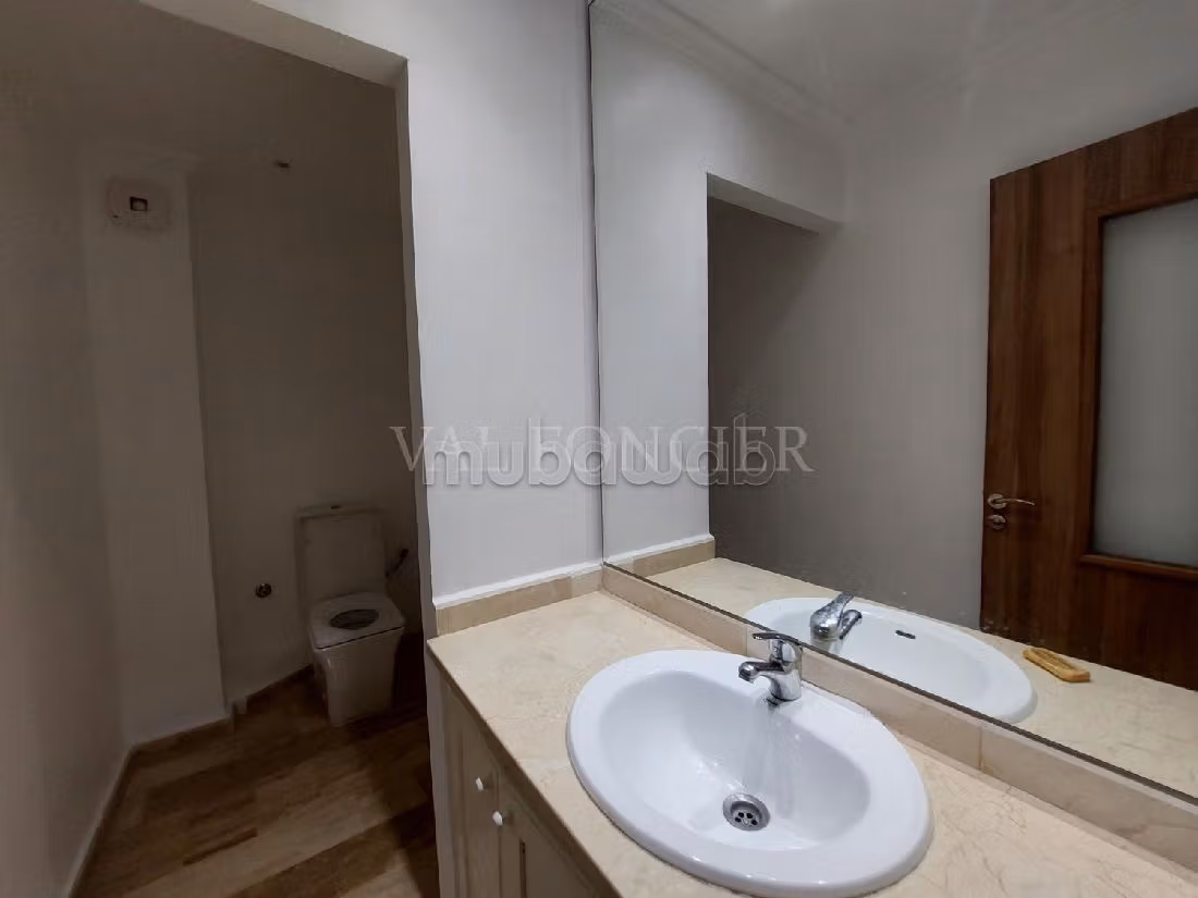 Apartment for sale in Racine. Surface area 200 m². Balcony. 