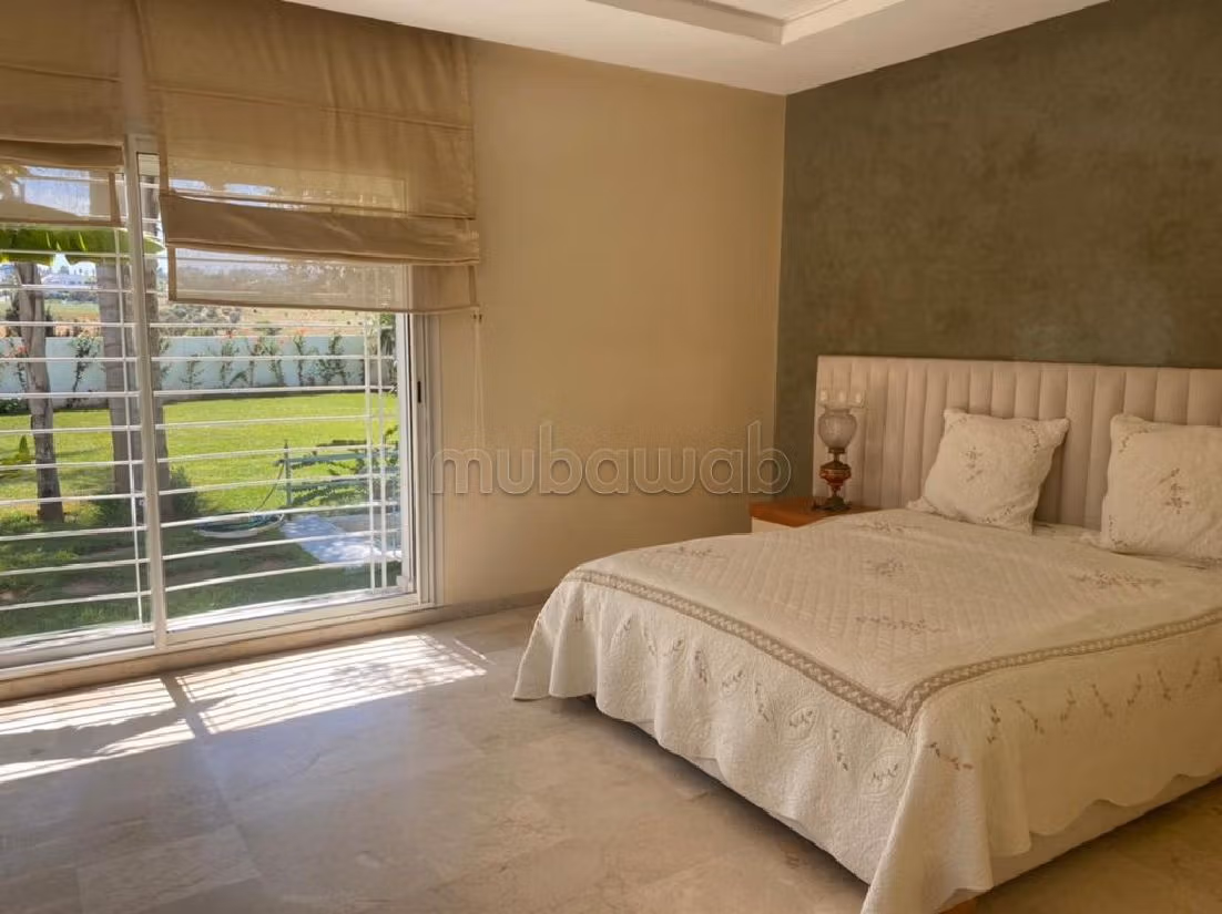 Villa di lusso in vendita. 8 ampi locali. Piscina e camino. 