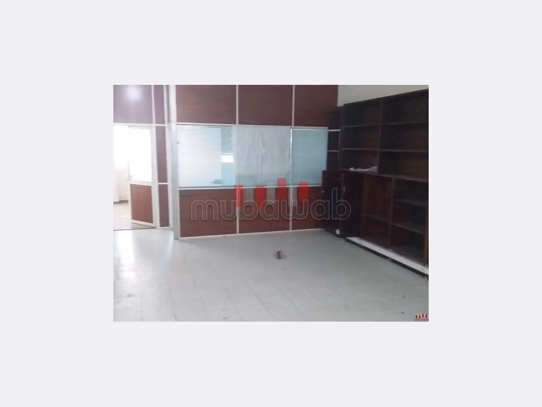 Offices for sale in Aïn Sebaâ. Surface area 140 m². Carpark, Balcony