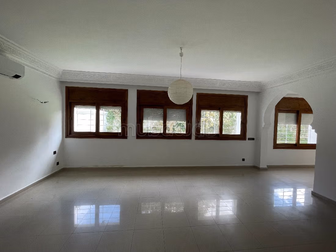 Casa de lujo en alquiler en Souissi. 6 habitaciones. puerta de seguridad, residencia cerrada.