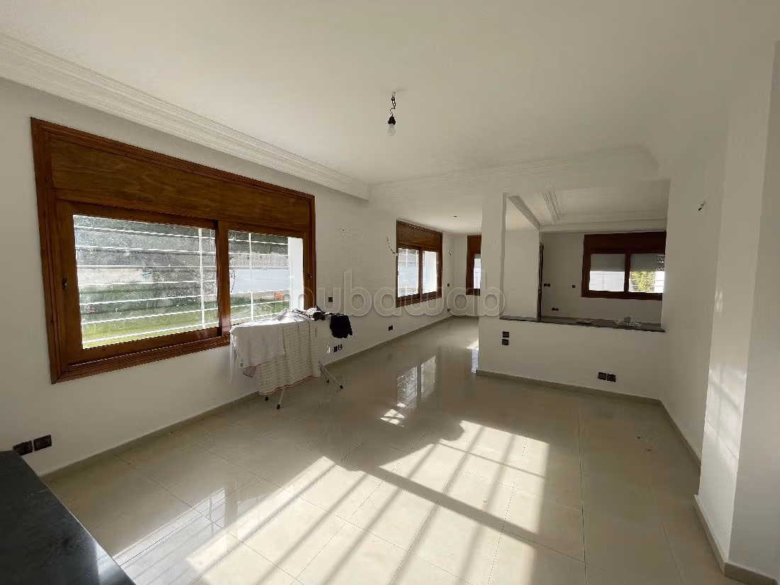 Casa de lujo en alquiler en Souissi. 6 habitaciones. puerta de seguridad, residencia cerrada.