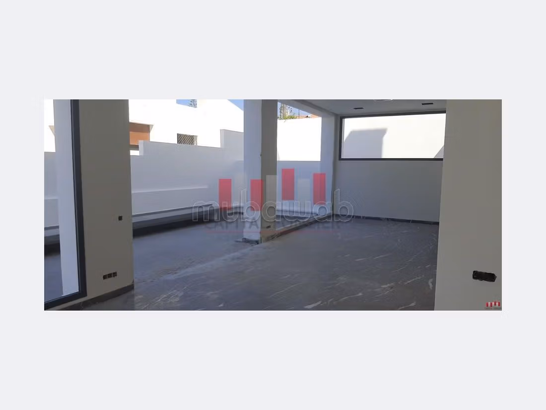 Ufficio disponibile in affitto a Ain Diab. Superficie di 220 m². Aria condizionata