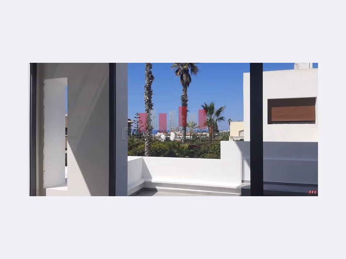 Ufficio disponibile in affitto a Ain Diab. Superficie di 220 m². Aria condizionata