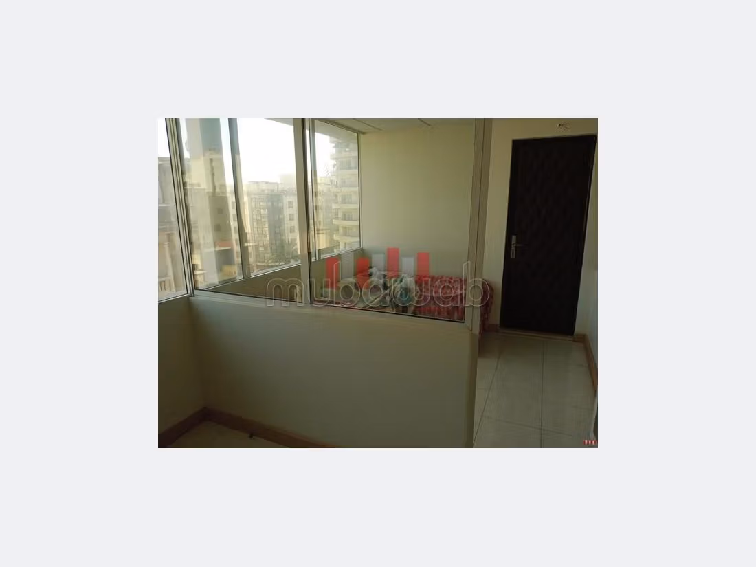 عقارات تجارية للبيع بوسط المدينة. المساحة 176 م². مصعد وشرفة