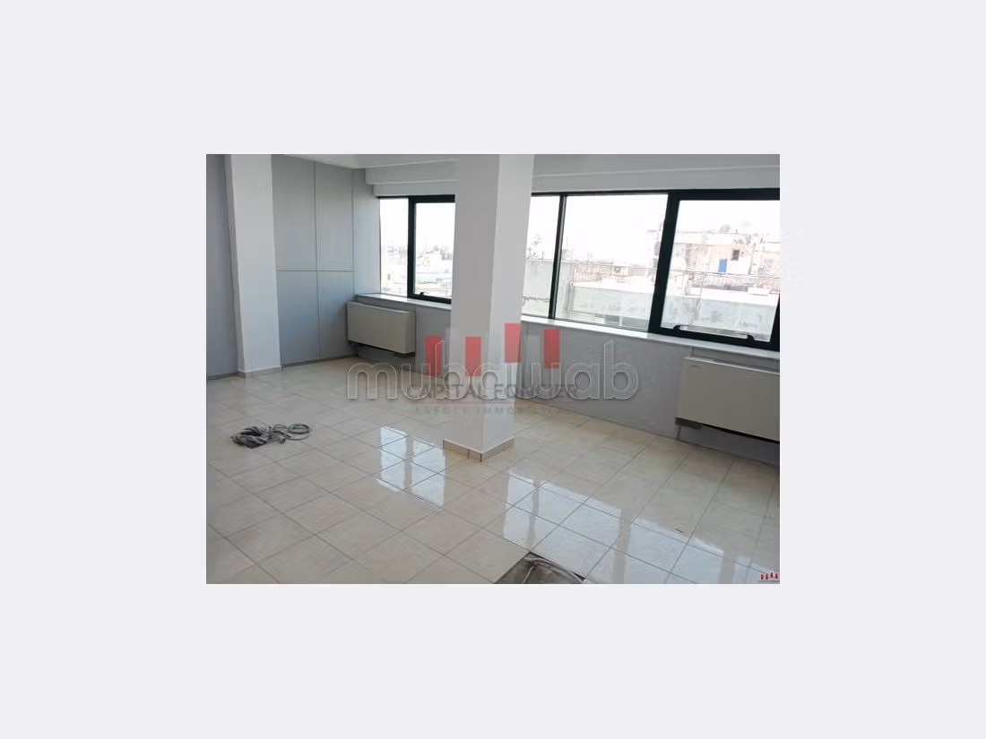 Comodo ufficio in affitto a Anfa. Superficie di 316 m². Con garage e ascensore