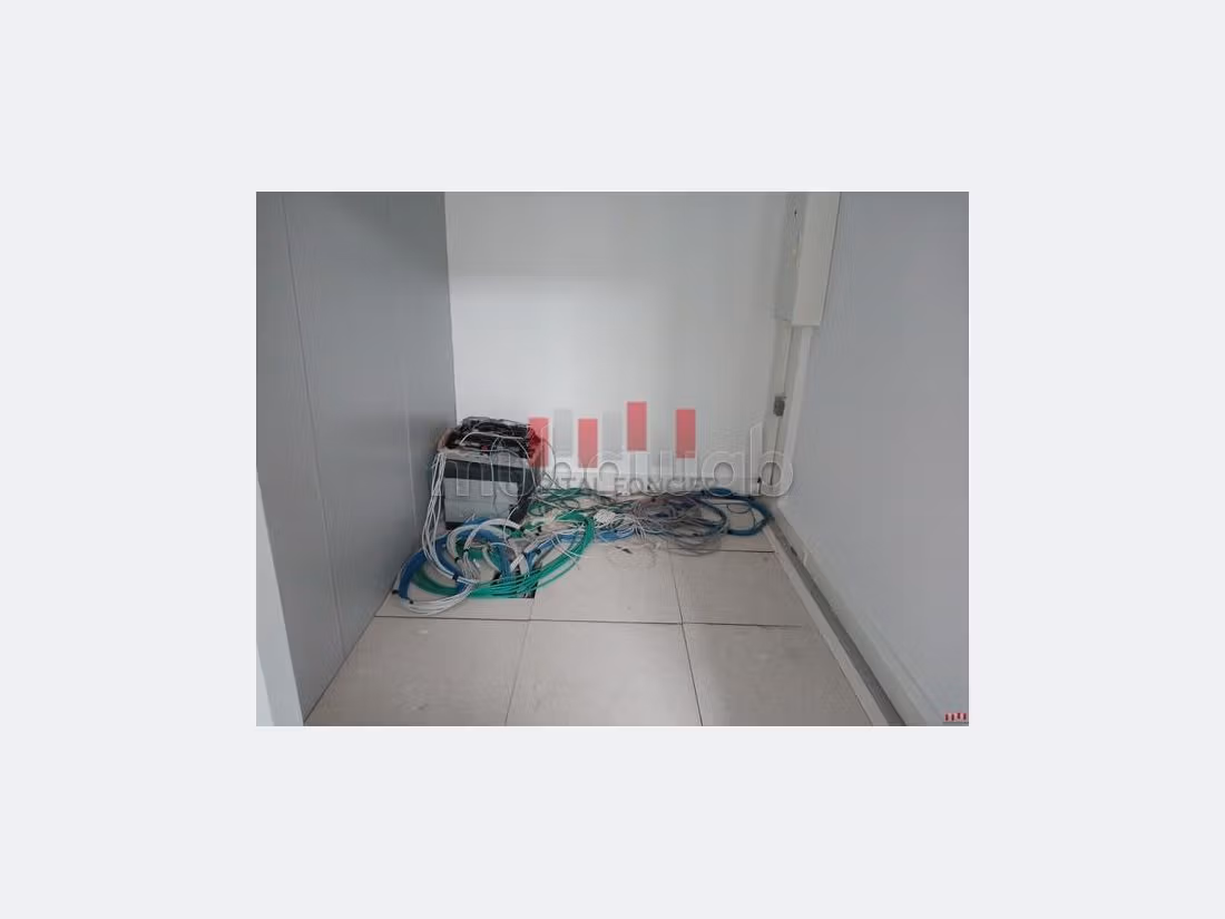 Comodo ufficio in affitto a Anfa. Superficie di 316 m². Con garage e ascensore