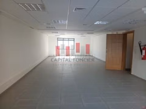 Ufficio in affitto a Benjdia. Superficie di 50 m². Posto auto e ascensore