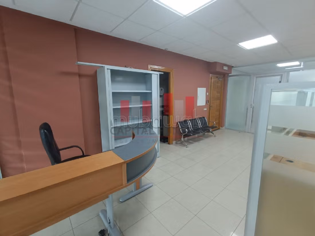 Offices for rent in Maârif. Parking spaces