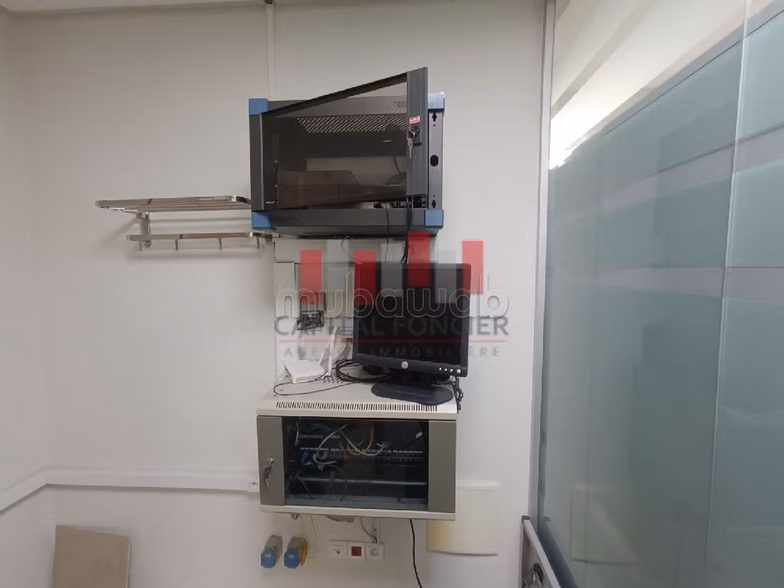 Offices for rent in Maârif. Parking spaces