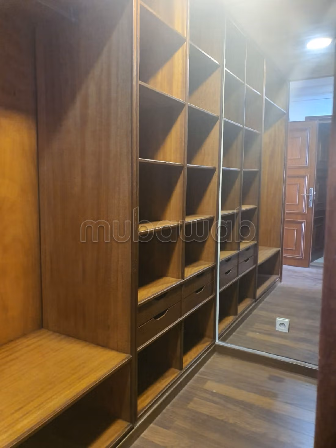 Bellissimo appartamento in affitto a Racine. 4 camere. Con ascensore e terrazzo. 