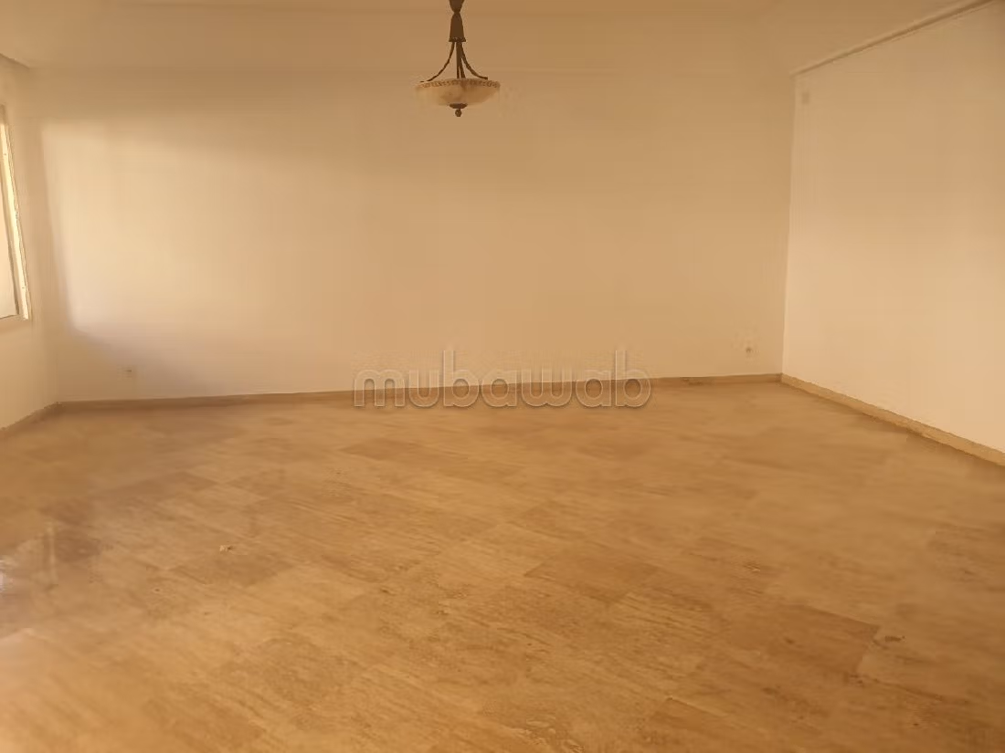 Bellissimo appartamento in affitto a Racine. 4 camere. Con ascensore e terrazzo. 