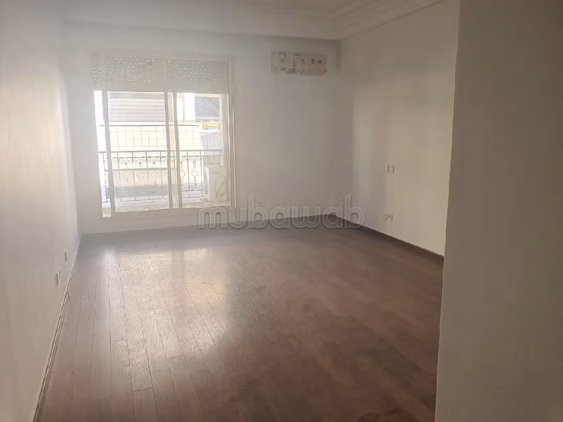 Bellissimo appartamento in affitto a Racine. 4 camere. Con ascensore e terrazzo. 