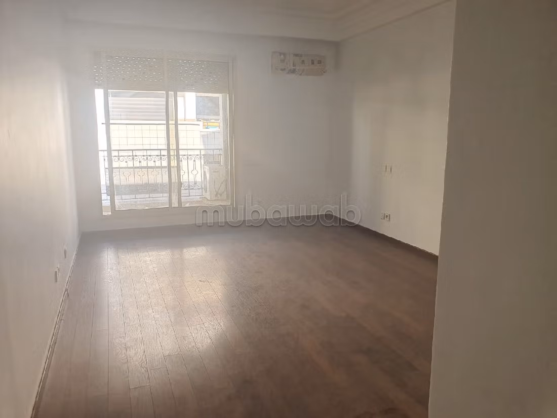 Bellissimo appartamento in affitto a Racine. 4 camere. Con ascensore e terrazzo. 