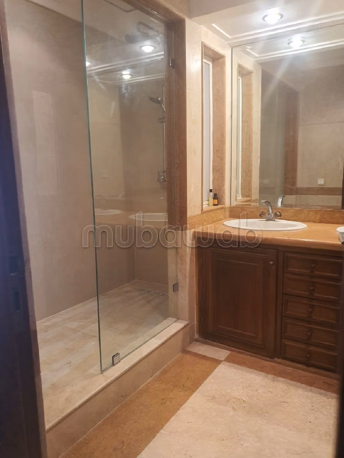 Bellissimo appartamento in affitto a Racine. 4 camere. Con ascensore e terrazzo. 