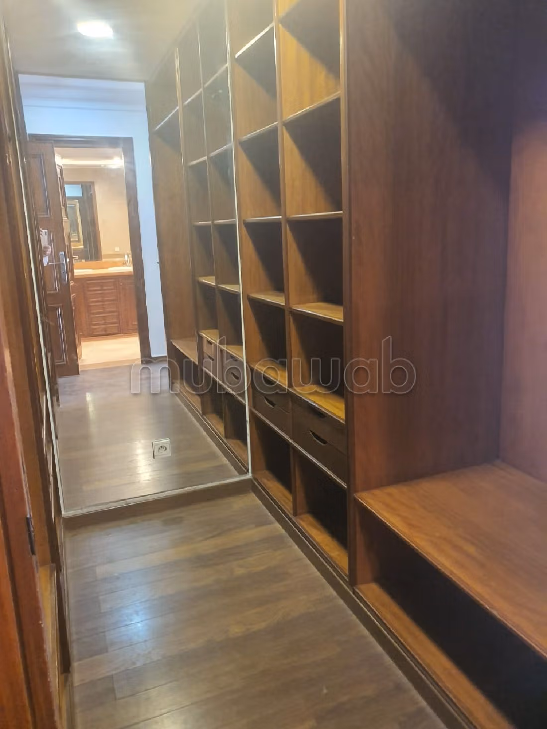 Bellissimo appartamento in affitto a Racine. 4 camere. Con ascensore e terrazzo. 